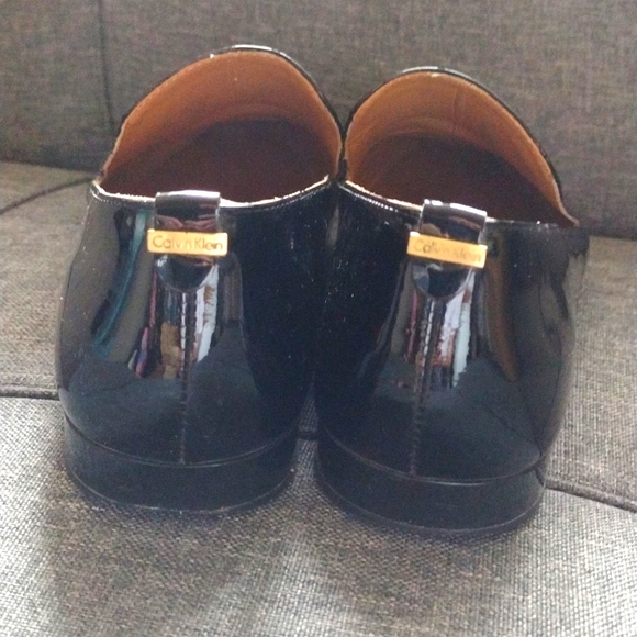 CALVIN KLEIN BLACK ELIN POINTED LOAFER - Picture 3 of 8